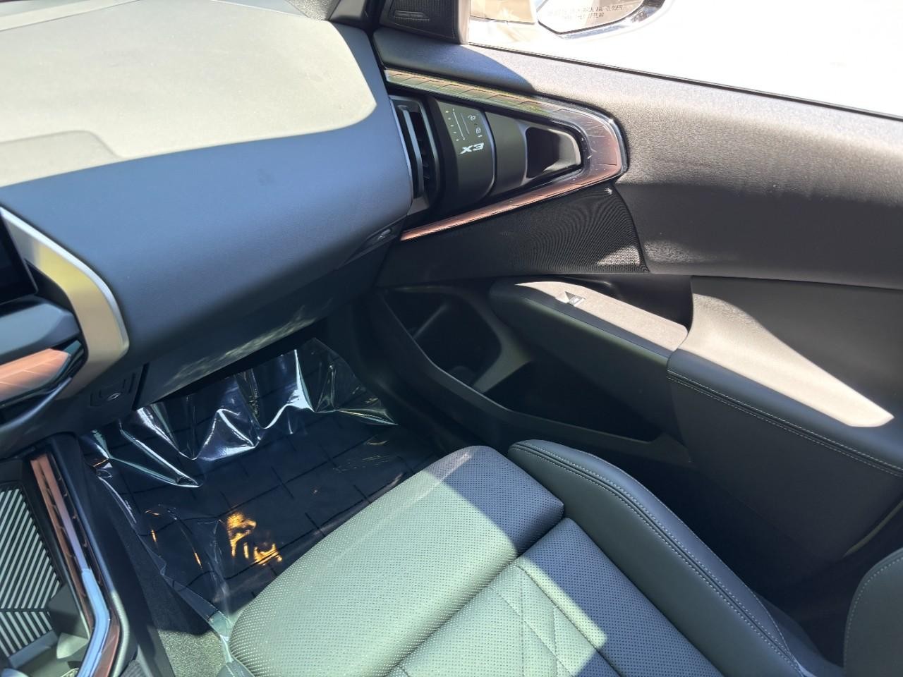 BMW X3 Vehicle Full-screen Gallery Image 19