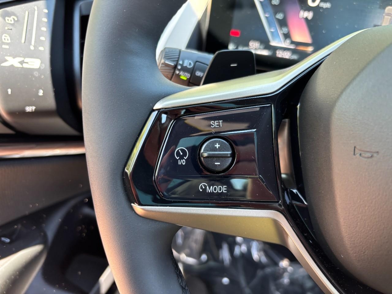 BMW X3 Vehicle Full-screen Gallery Image 21