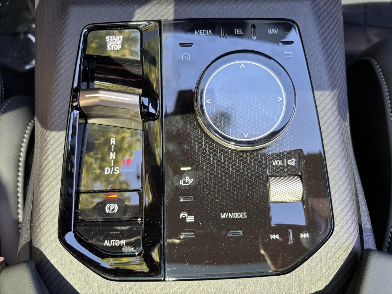 BMW X3 Vehicle Full-screen Gallery Image 28