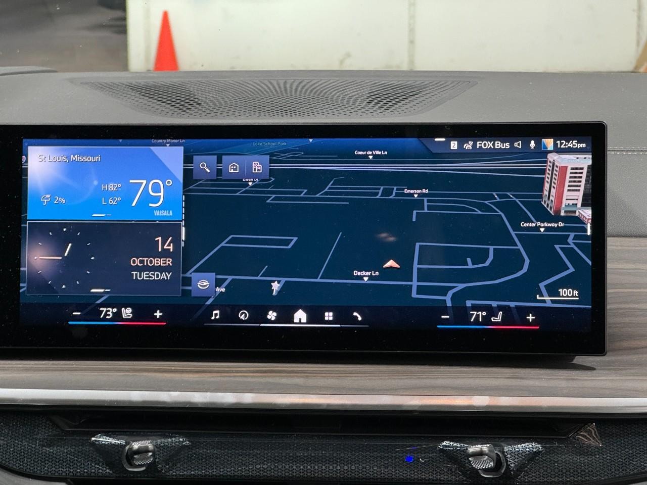 BMW X5 Vehicle Full-screen Gallery Image 14