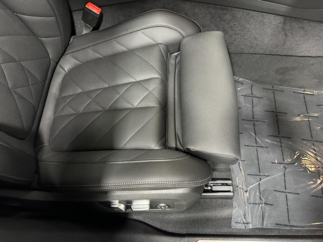 BMW X5 Vehicle Full-screen Gallery Image 18