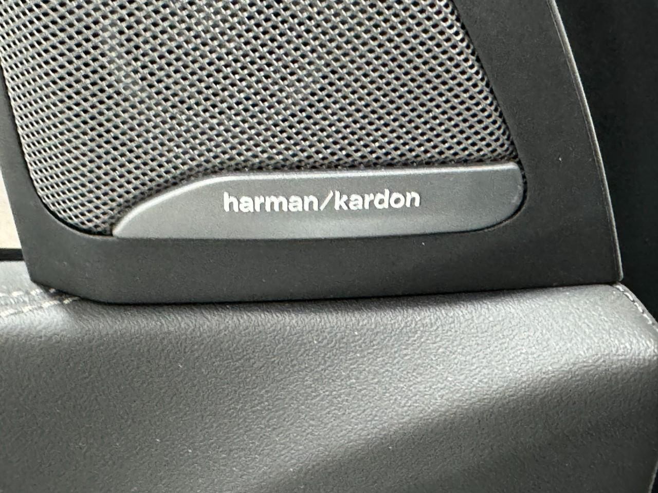 BMW X5 Vehicle Full-screen Gallery Image 22