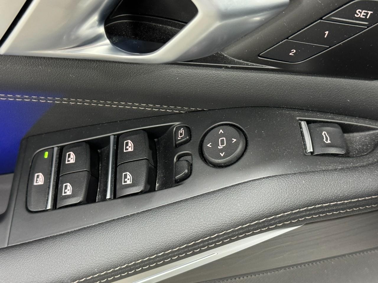 BMW X5 Vehicle Full-screen Gallery Image 25