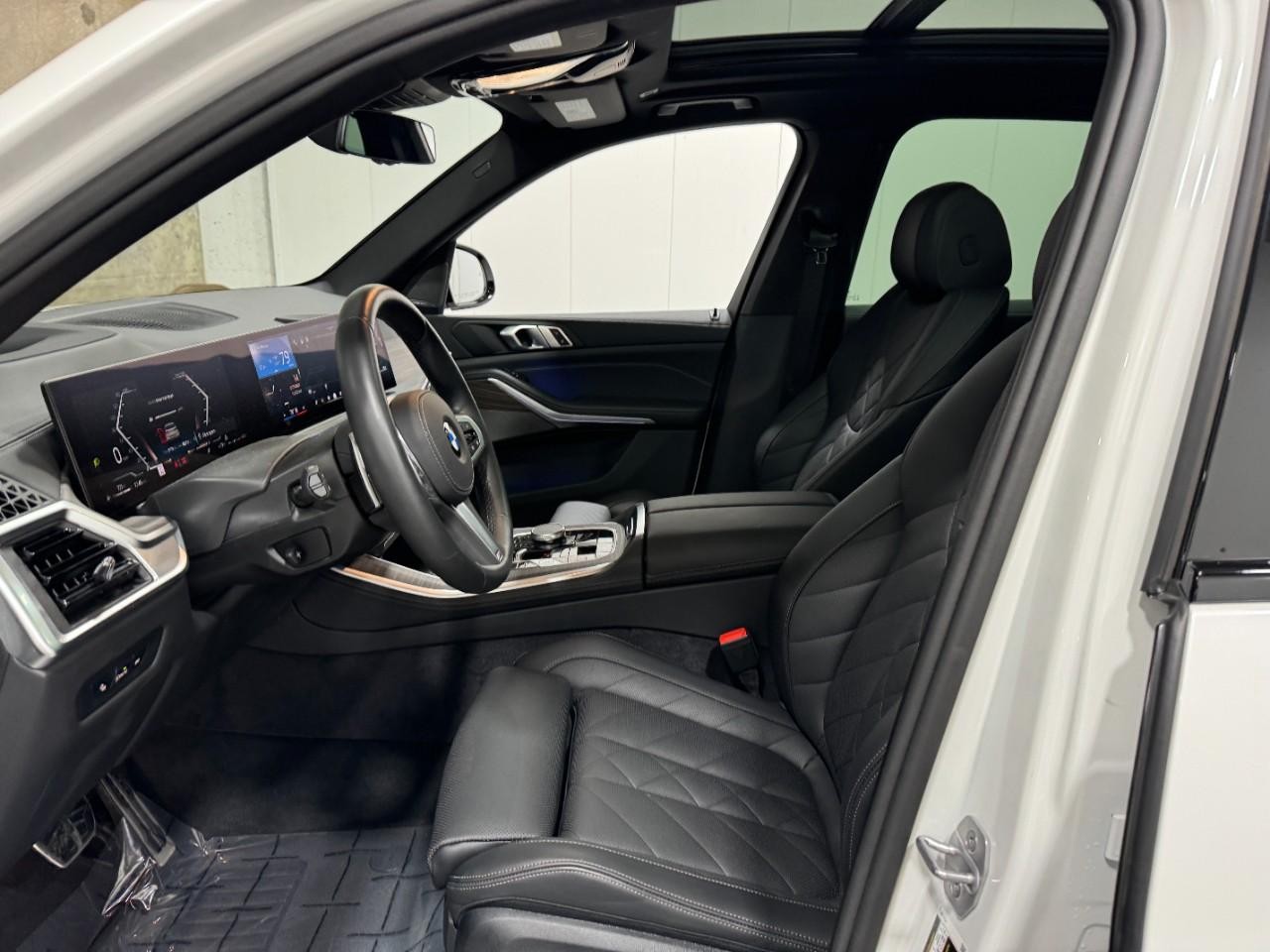 BMW X5 Vehicle Full-screen Gallery Image 26