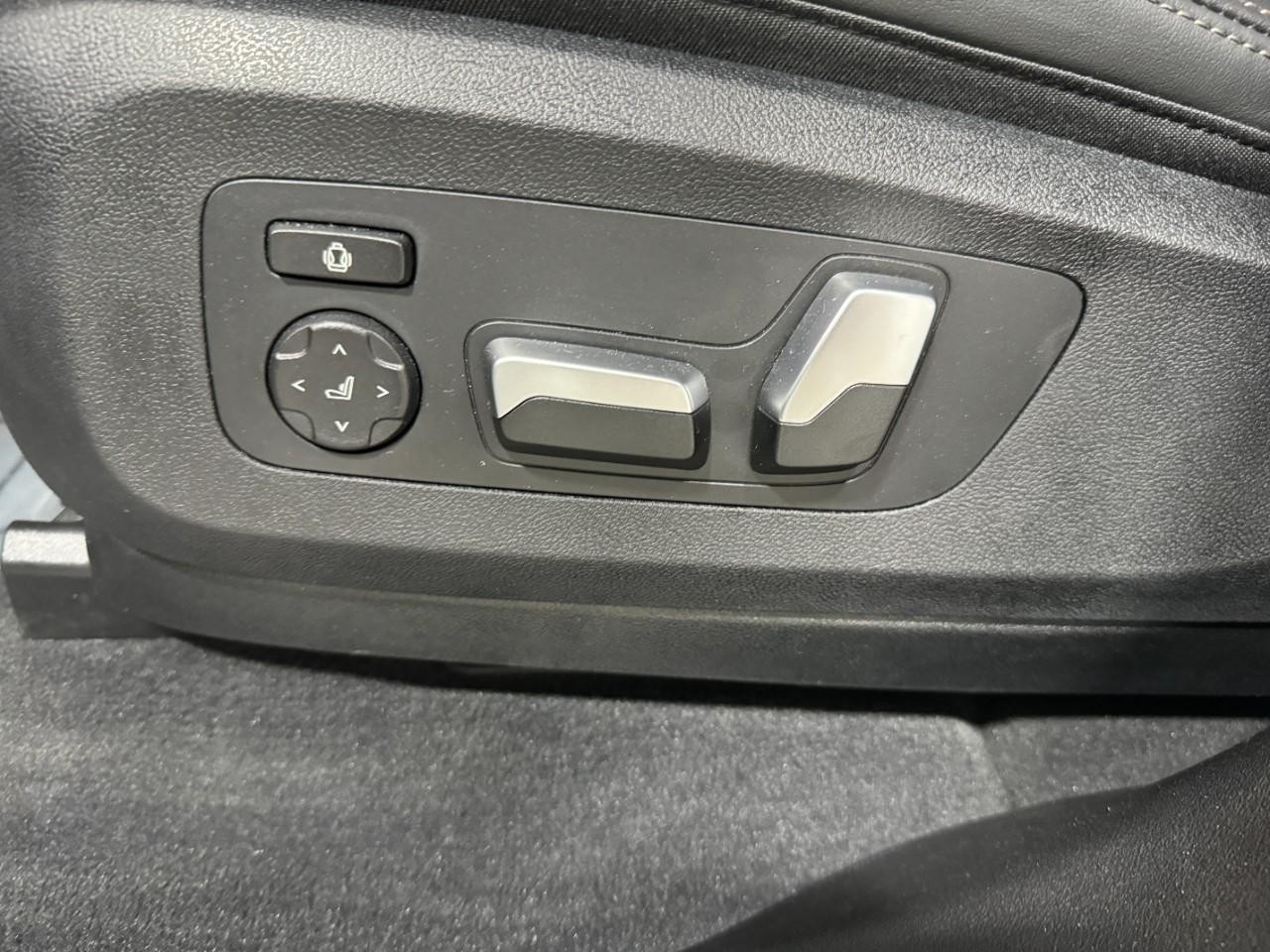 BMW X5 Vehicle Full-screen Gallery Image 28