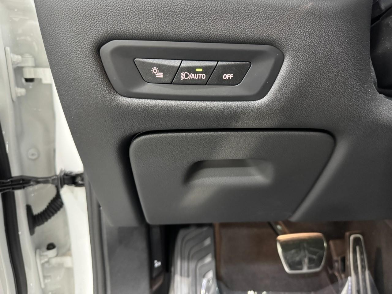 BMW X5 Vehicle Full-screen Gallery Image 29