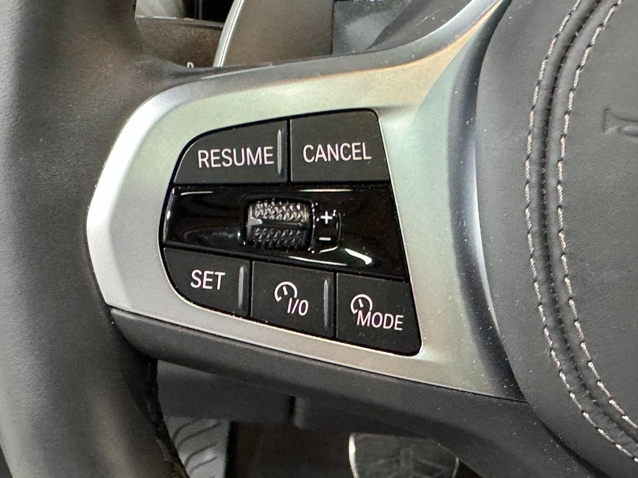 BMW X5 Vehicle Full-screen Gallery Image 30