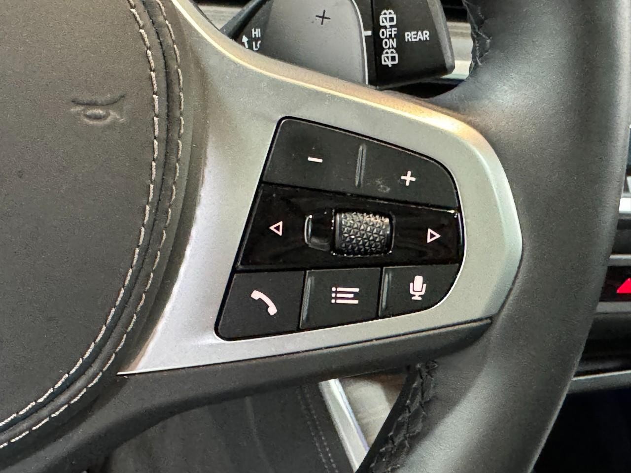 BMW X5 Vehicle Full-screen Gallery Image 31