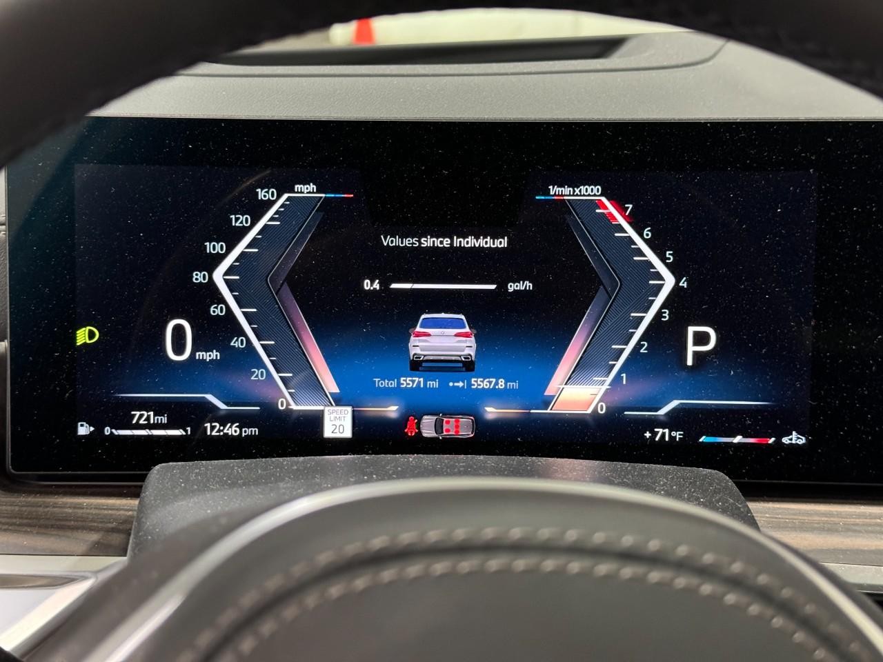 BMW X5 Vehicle Full-screen Gallery Image 32