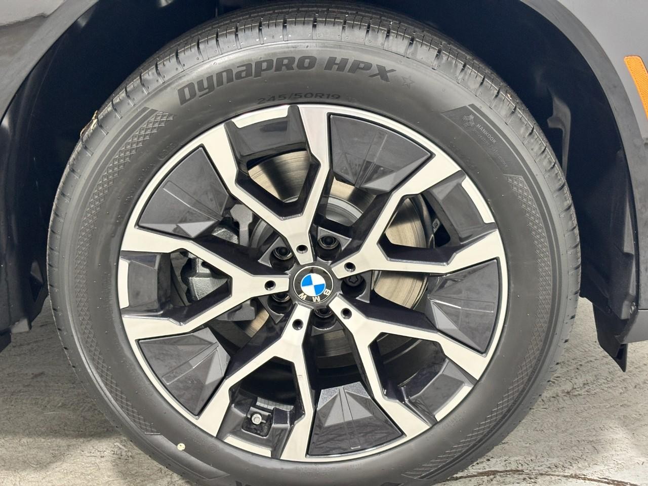 BMW X3 Vehicle Full-screen Gallery Image 5