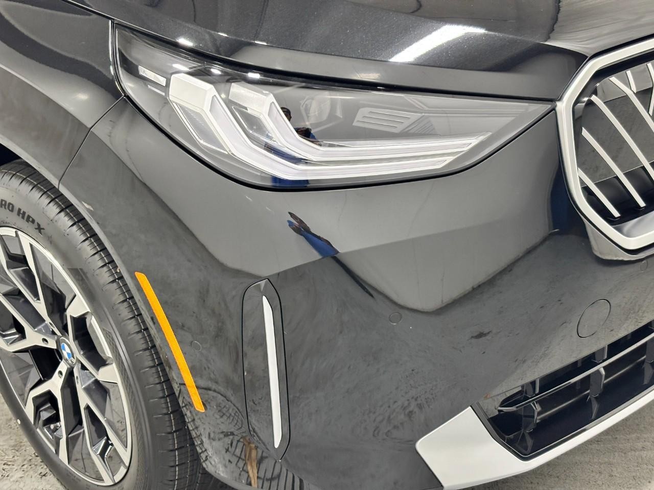 BMW X3 Vehicle Full-screen Gallery Image 8