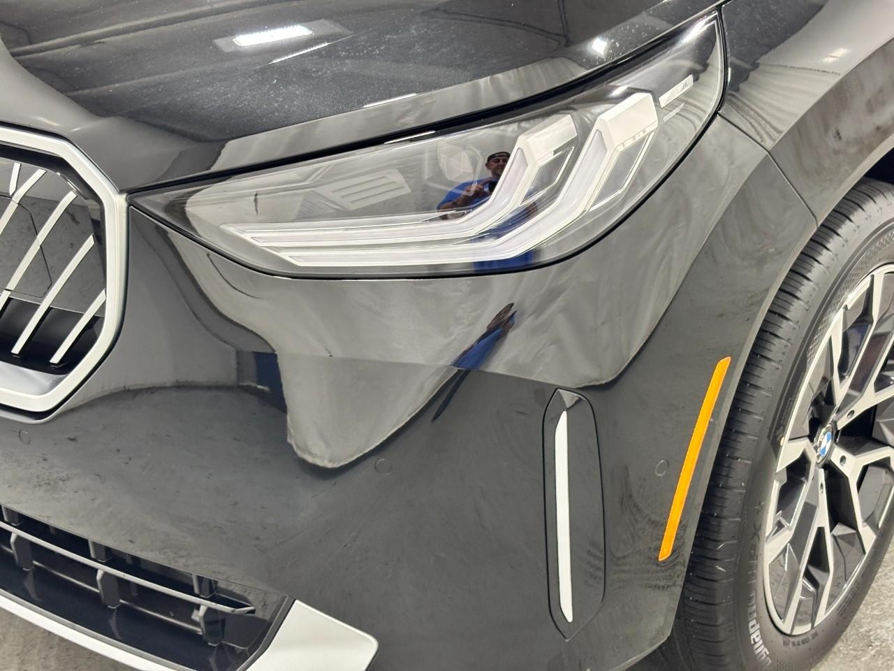 BMW X3 Vehicle Full-screen Gallery Image 9