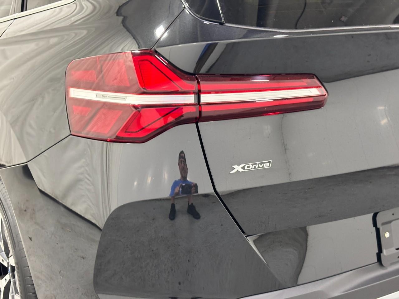 BMW X3 Vehicle Full-screen Gallery Image 11