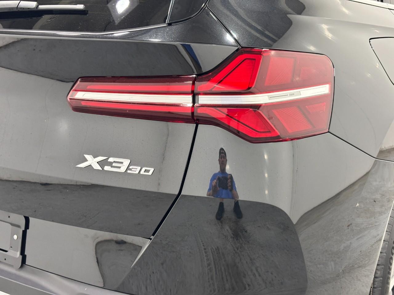 BMW X3 Vehicle Full-screen Gallery Image 12