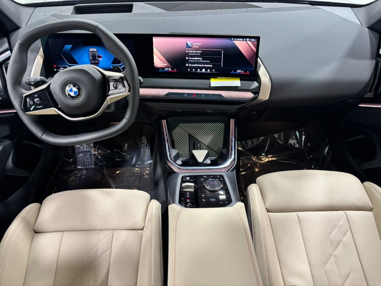 BMW X3 Vehicle Full-screen Gallery Image 14