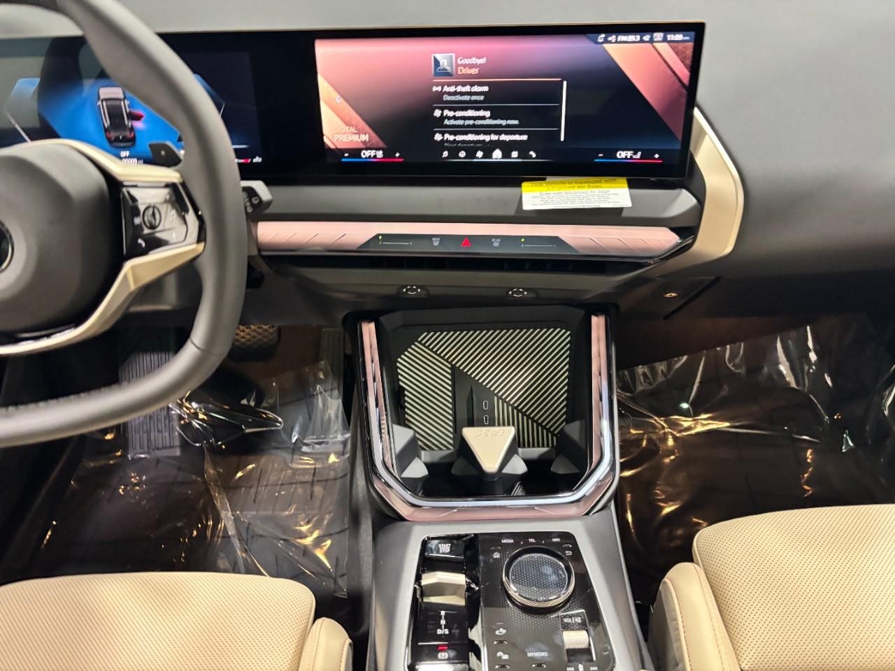 BMW X3 Vehicle Full-screen Gallery Image 16