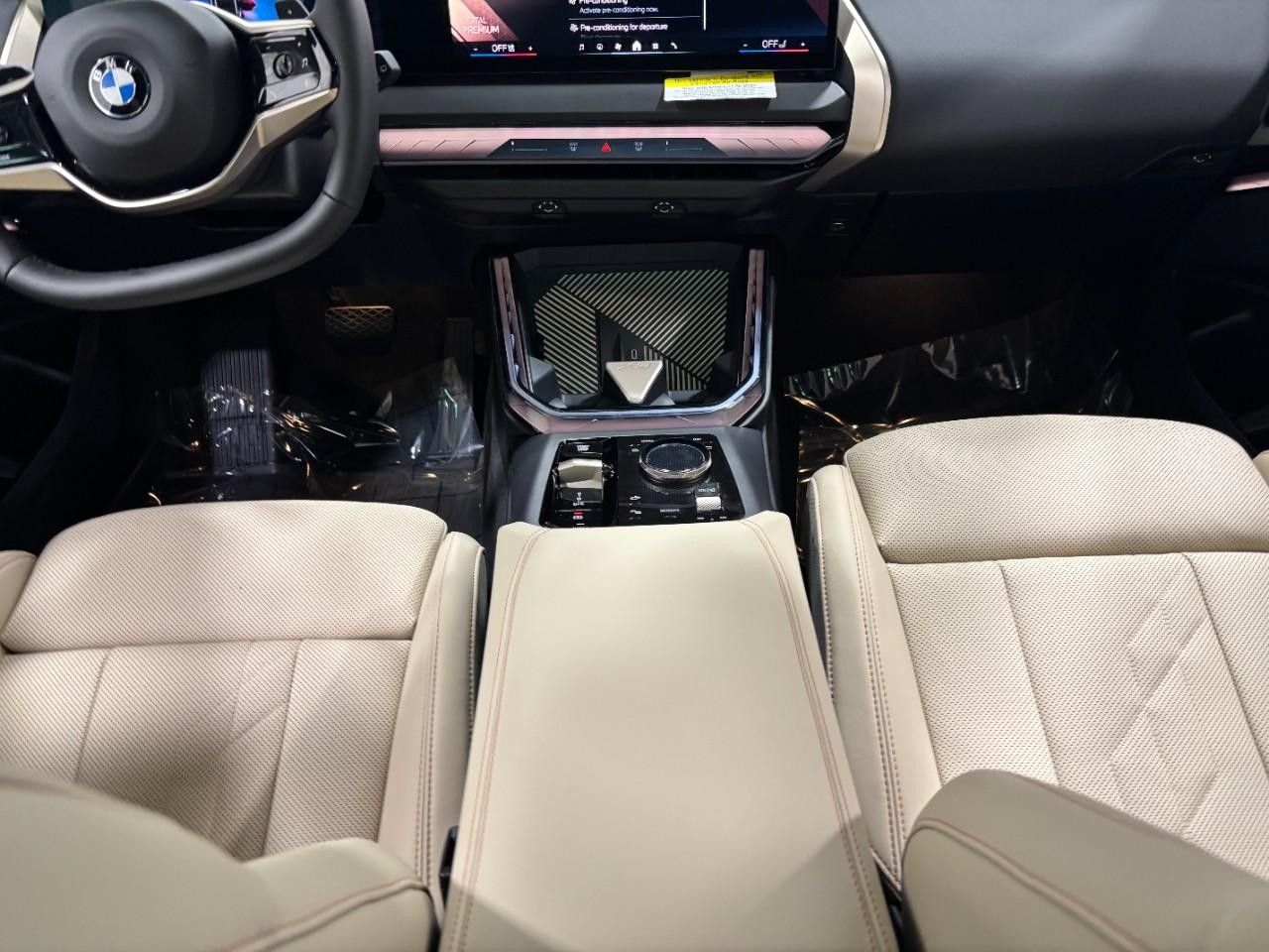 BMW X3 Vehicle Full-screen Gallery Image 17