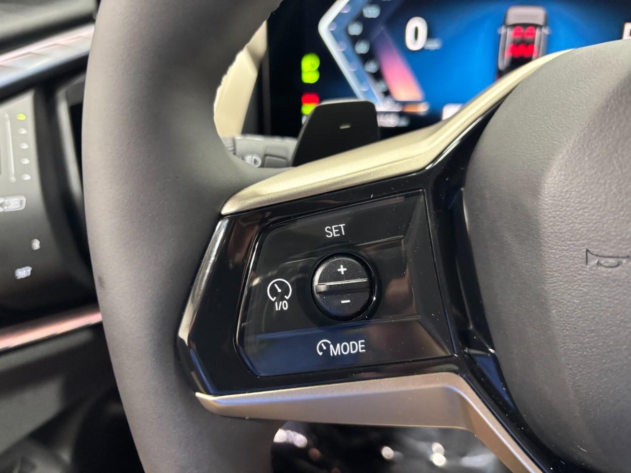 BMW X3 Vehicle Full-screen Gallery Image 21