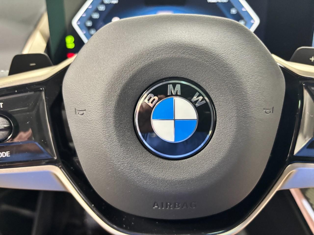 BMW X3 Vehicle Full-screen Gallery Image 22