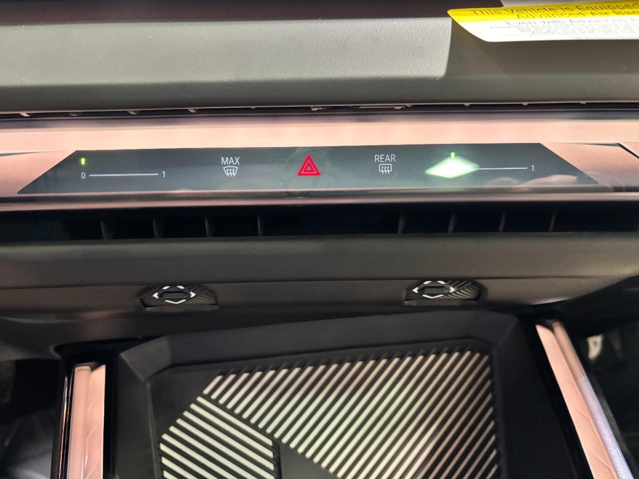 BMW X3 Vehicle Full-screen Gallery Image 27