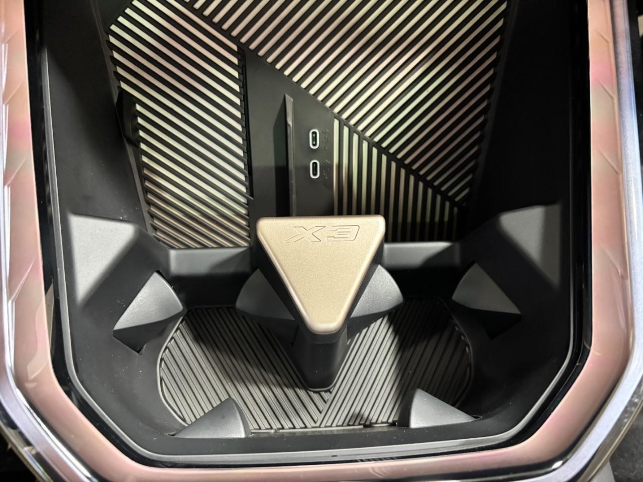 BMW X3 Vehicle Full-screen Gallery Image 28