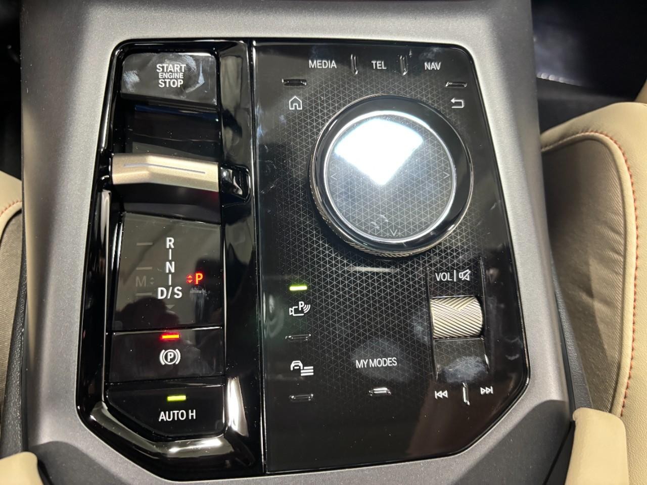 BMW X3 Vehicle Full-screen Gallery Image 29