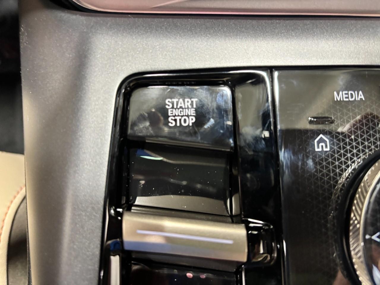 BMW X3 Vehicle Full-screen Gallery Image 31