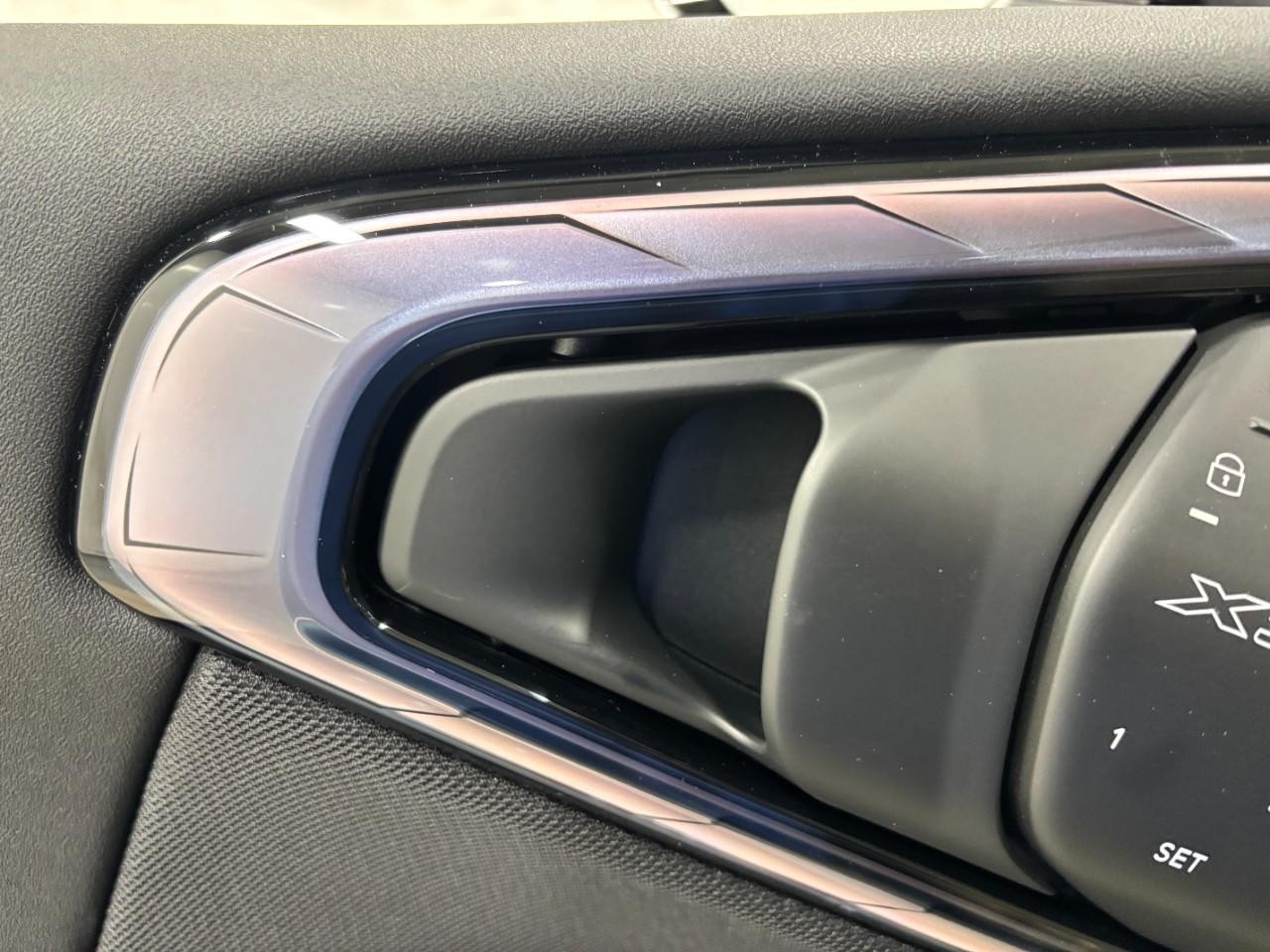 BMW X3 Vehicle Full-screen Gallery Image 34