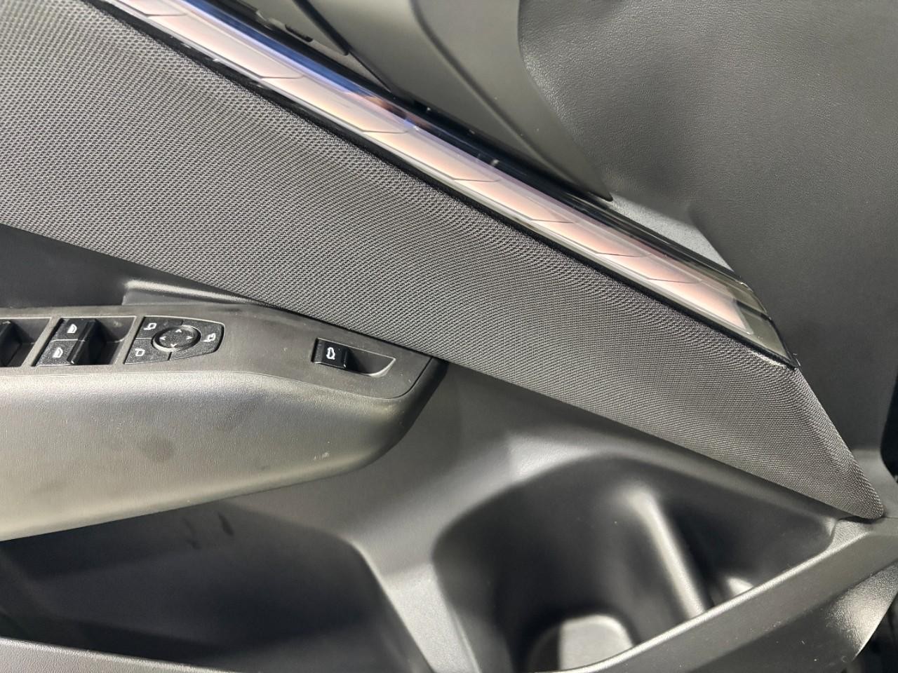 BMW X3 Vehicle Full-screen Gallery Image 37