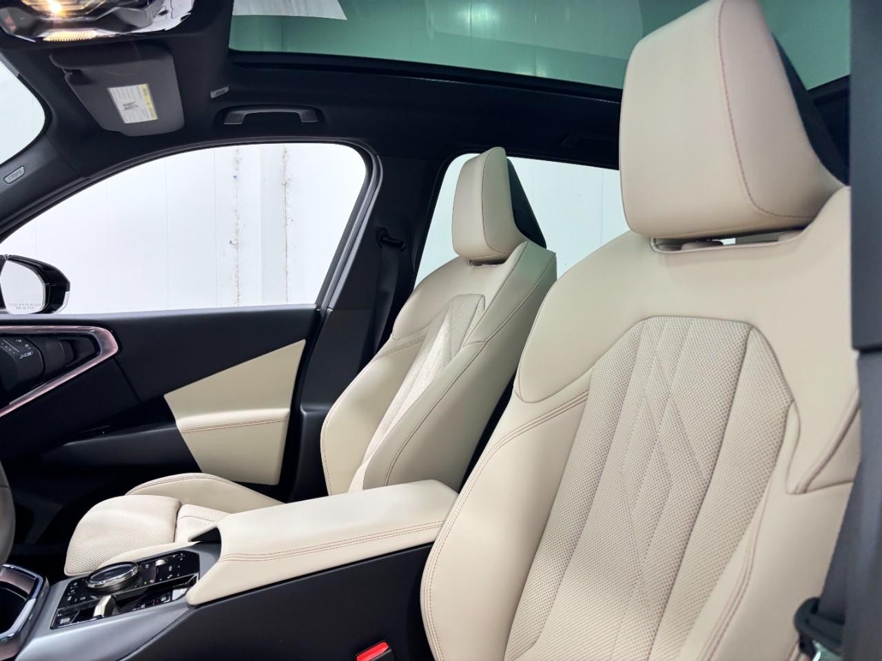 BMW X3 Vehicle Full-screen Gallery Image 39