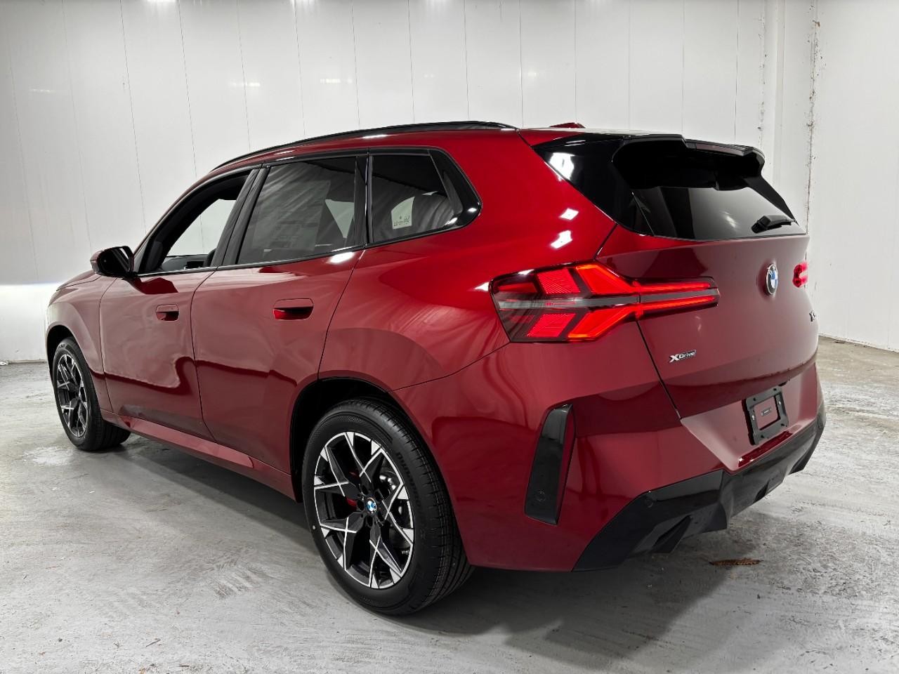 BMW X3 Vehicle Full-screen Gallery Image 3