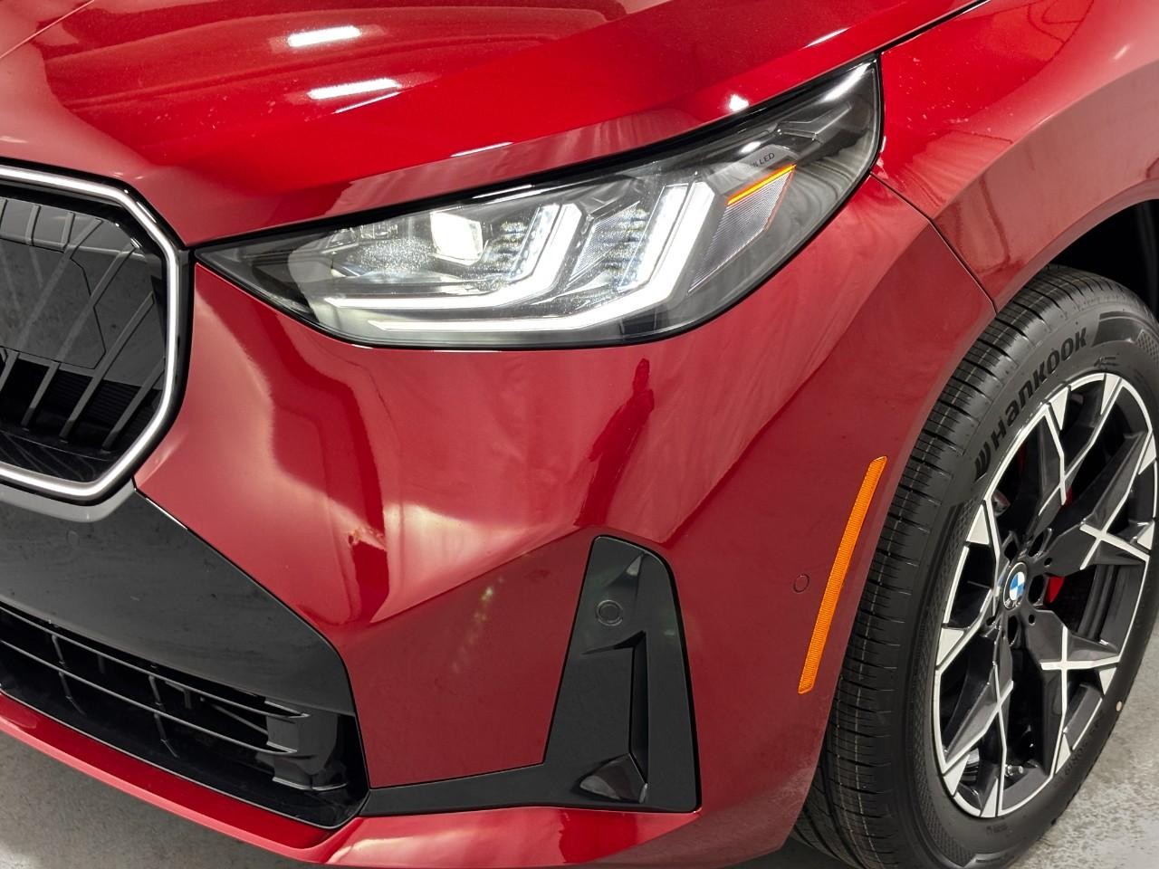 BMW X3 Vehicle Full-screen Gallery Image 9