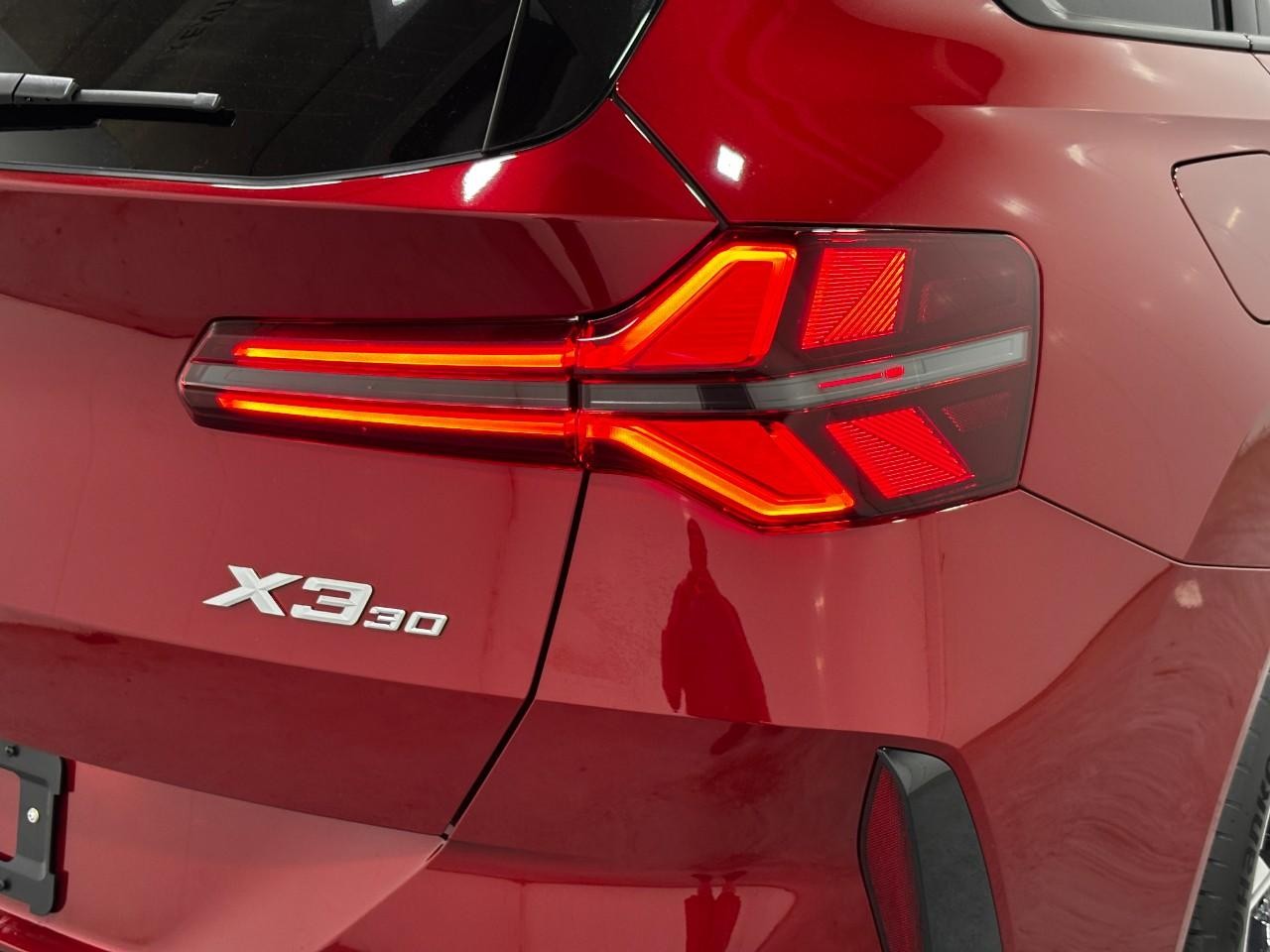 BMW X3 Vehicle Full-screen Gallery Image 12