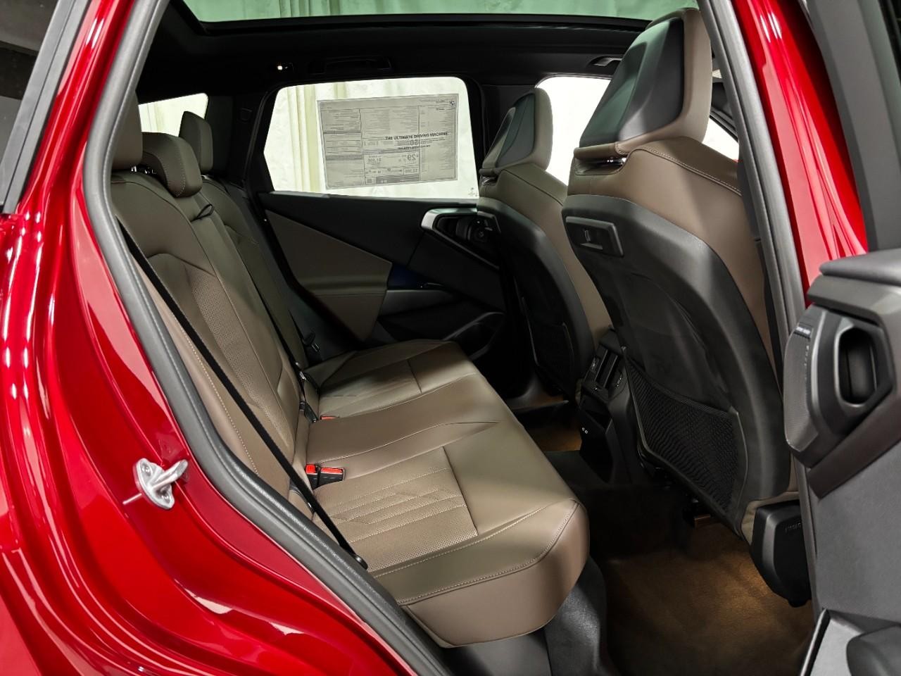 BMW X3 Vehicle Full-screen Gallery Image 13