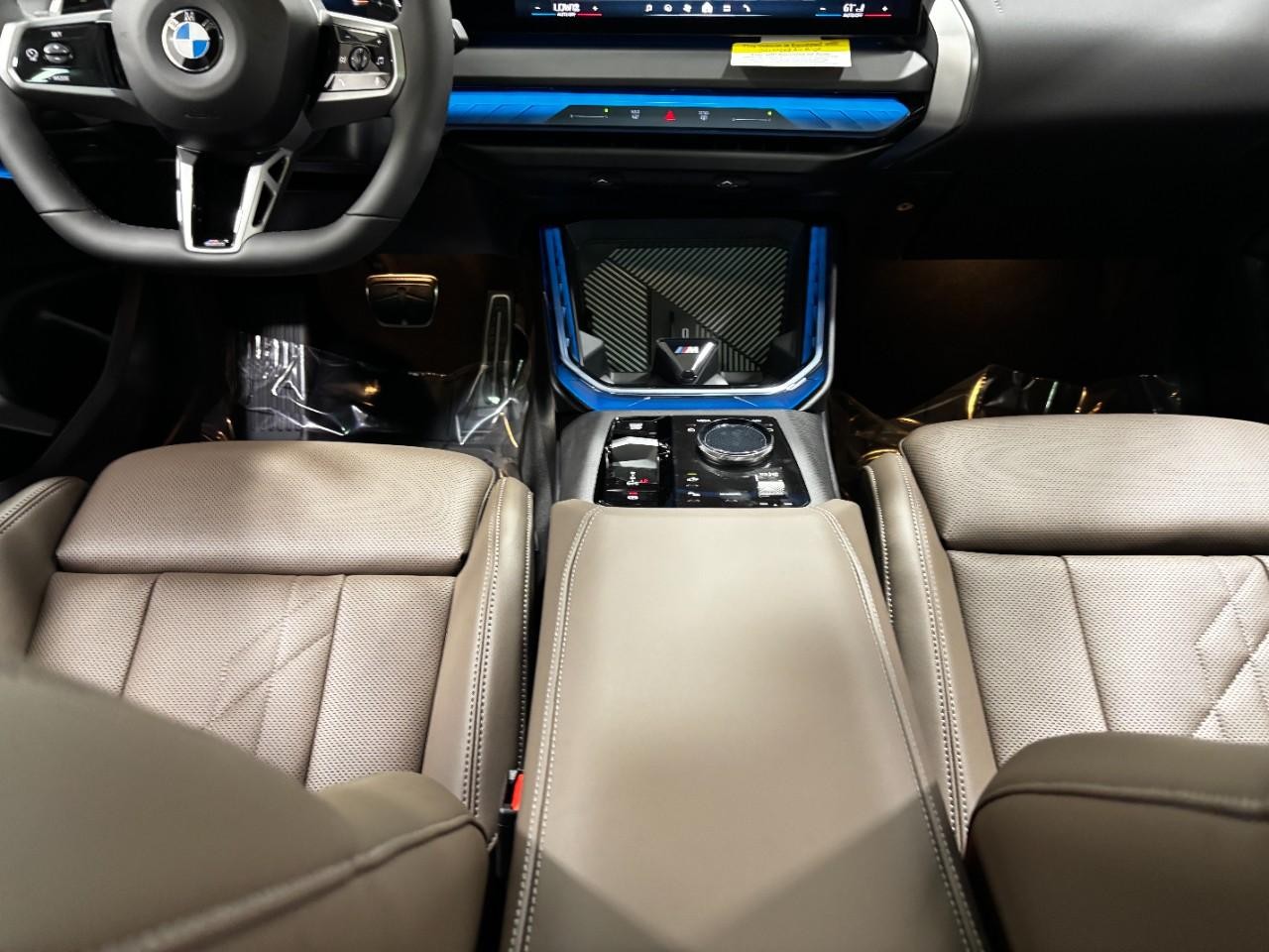 BMW X3 Vehicle Full-screen Gallery Image 17