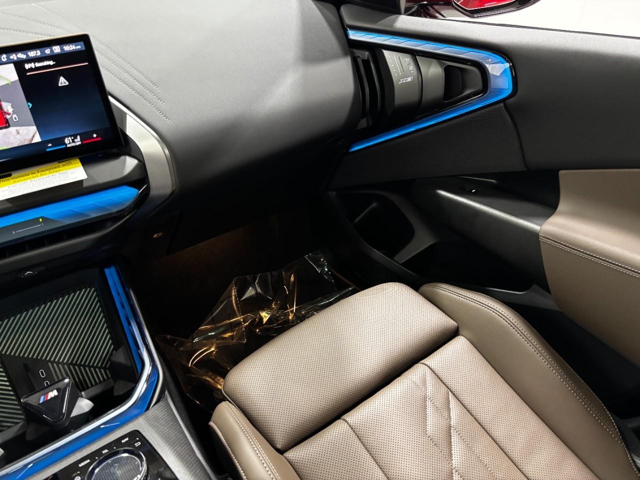 BMW X3 Vehicle Full-screen Gallery Image 19