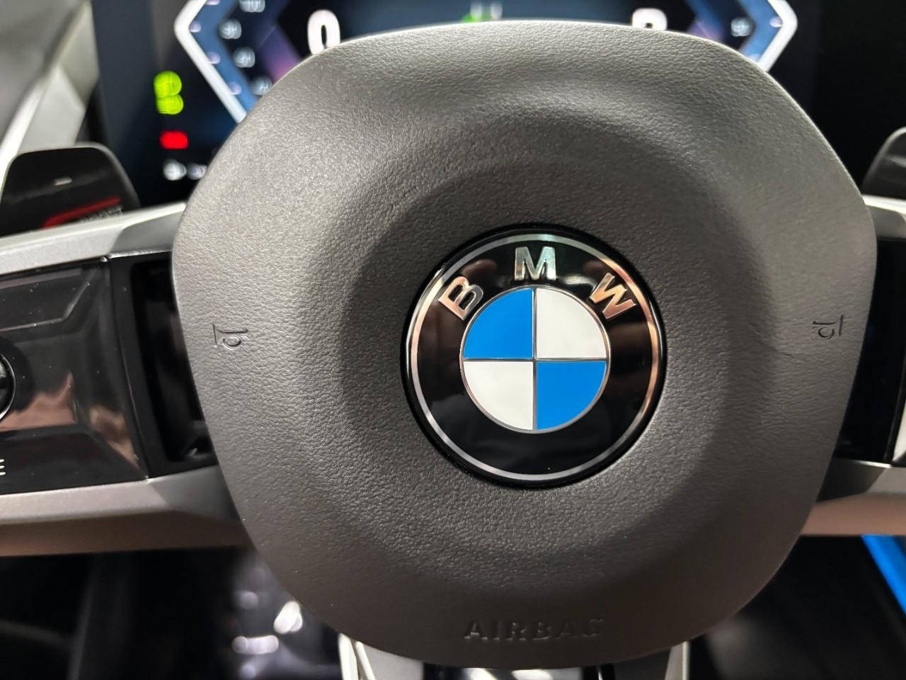 BMW X3 Vehicle Full-screen Gallery Image 22