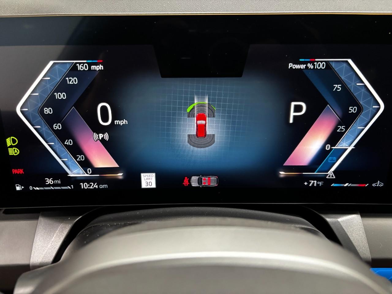 BMW X3 Vehicle Full-screen Gallery Image 24