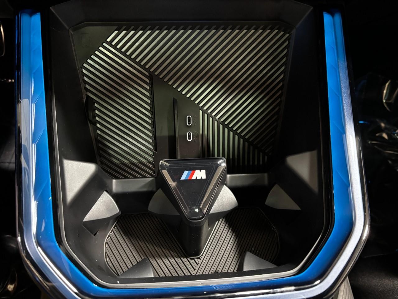 BMW X3 Vehicle Full-screen Gallery Image 29