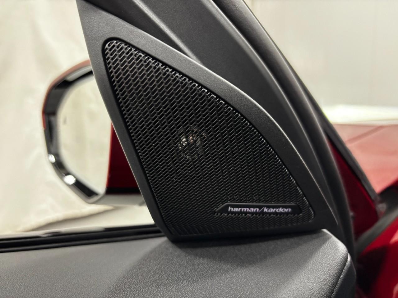 BMW X3 Vehicle Full-screen Gallery Image 34