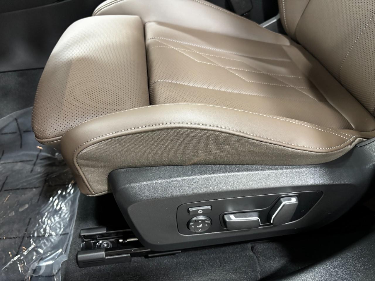 BMW X3 Vehicle Full-screen Gallery Image 37