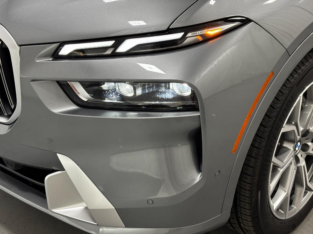 BMW X7 Vehicle Full-screen Gallery Image 9