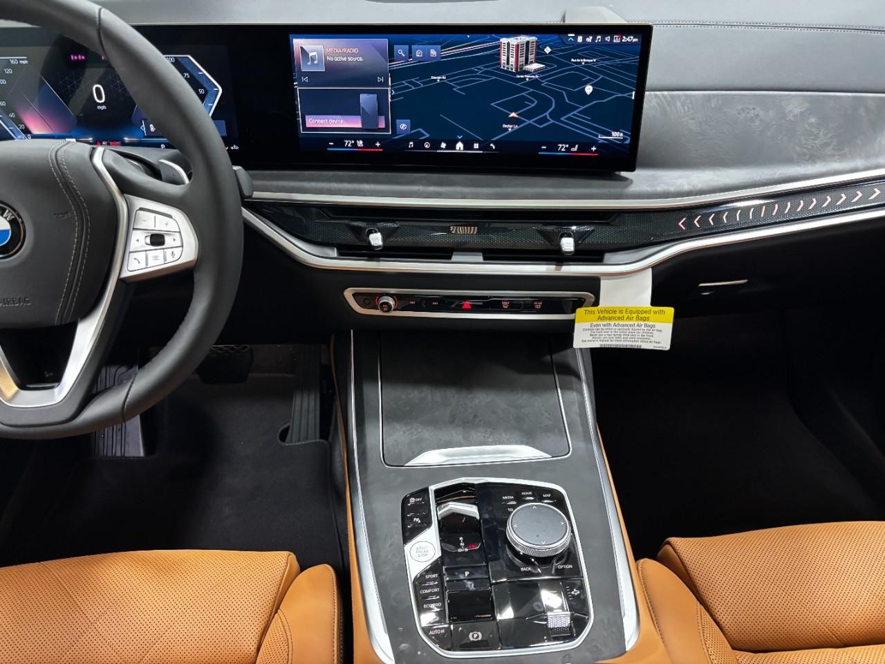 BMW X7 Vehicle Full-screen Gallery Image 17