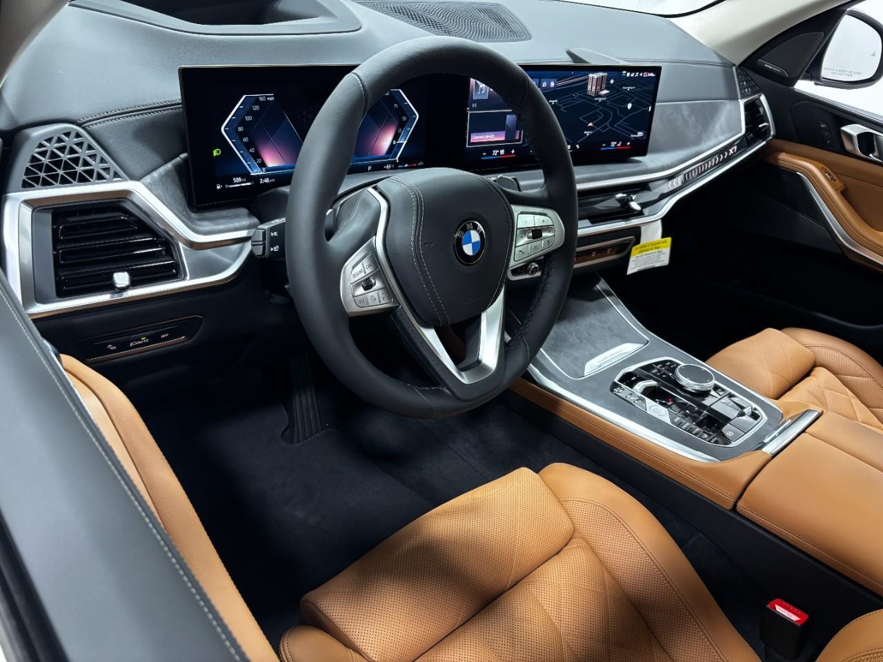BMW X7 Vehicle Full-screen Gallery Image 21