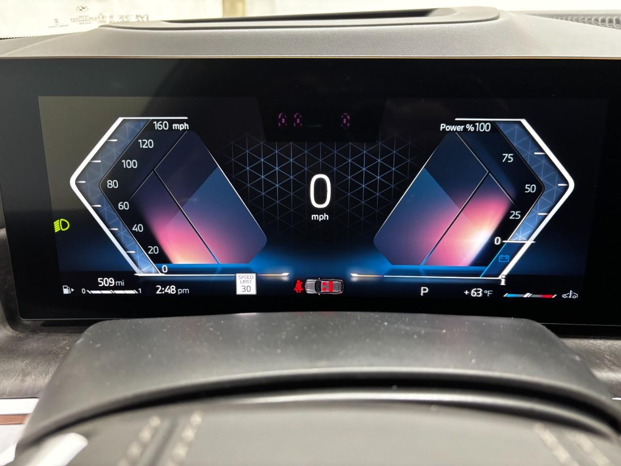 BMW X7 Vehicle Full-screen Gallery Image 25