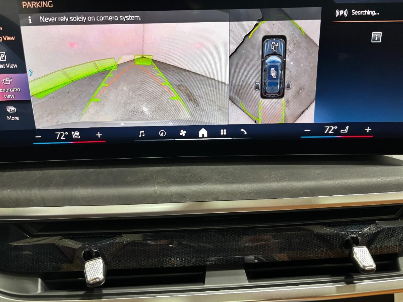 BMW X7 Vehicle Full-screen Gallery Image 27