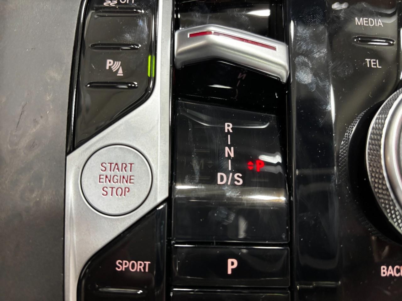 BMW X7 Vehicle Full-screen Gallery Image 32