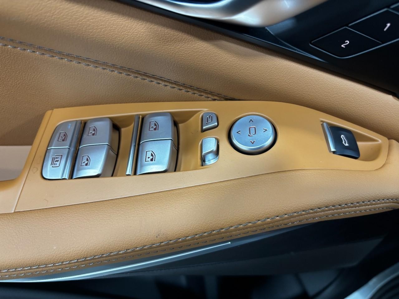 BMW X7 Vehicle Full-screen Gallery Image 38