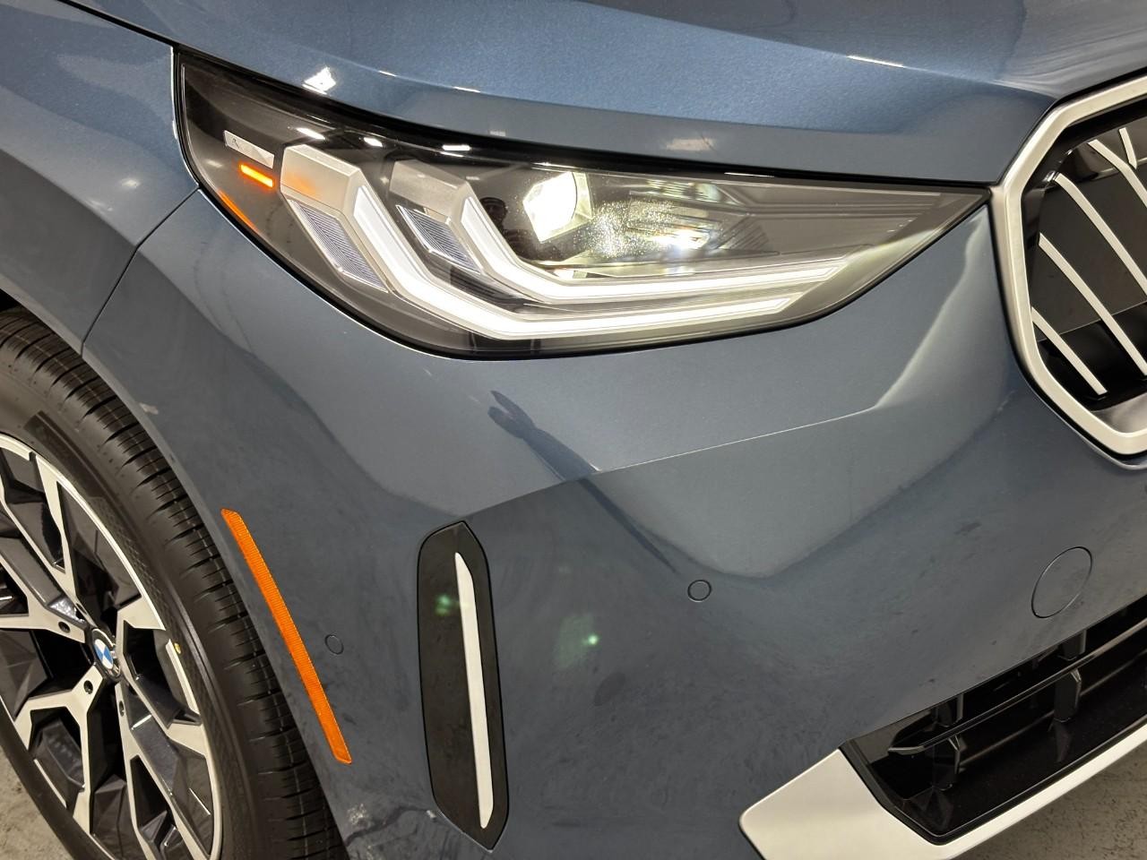 BMW X3 Vehicle Full-screen Gallery Image 8