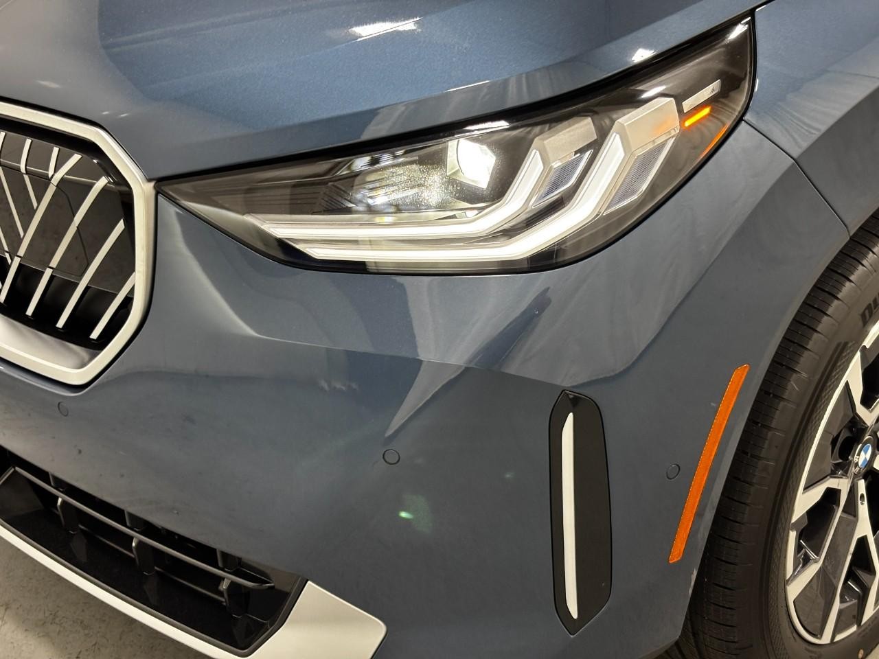 BMW X3 Vehicle Full-screen Gallery Image 9